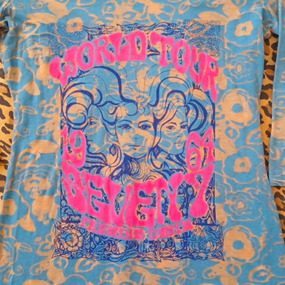 SEVEN7 size Medium 1/2 Sleeve top